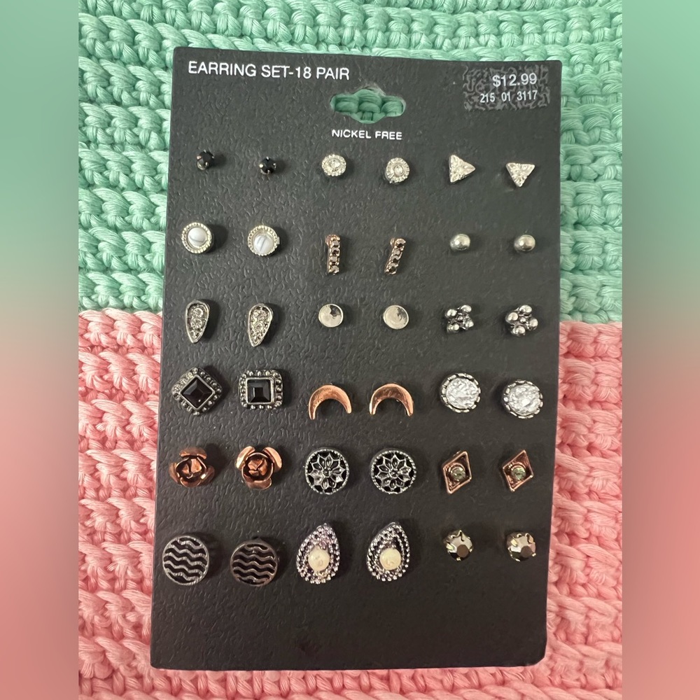 Earrings set of 18 pairs.